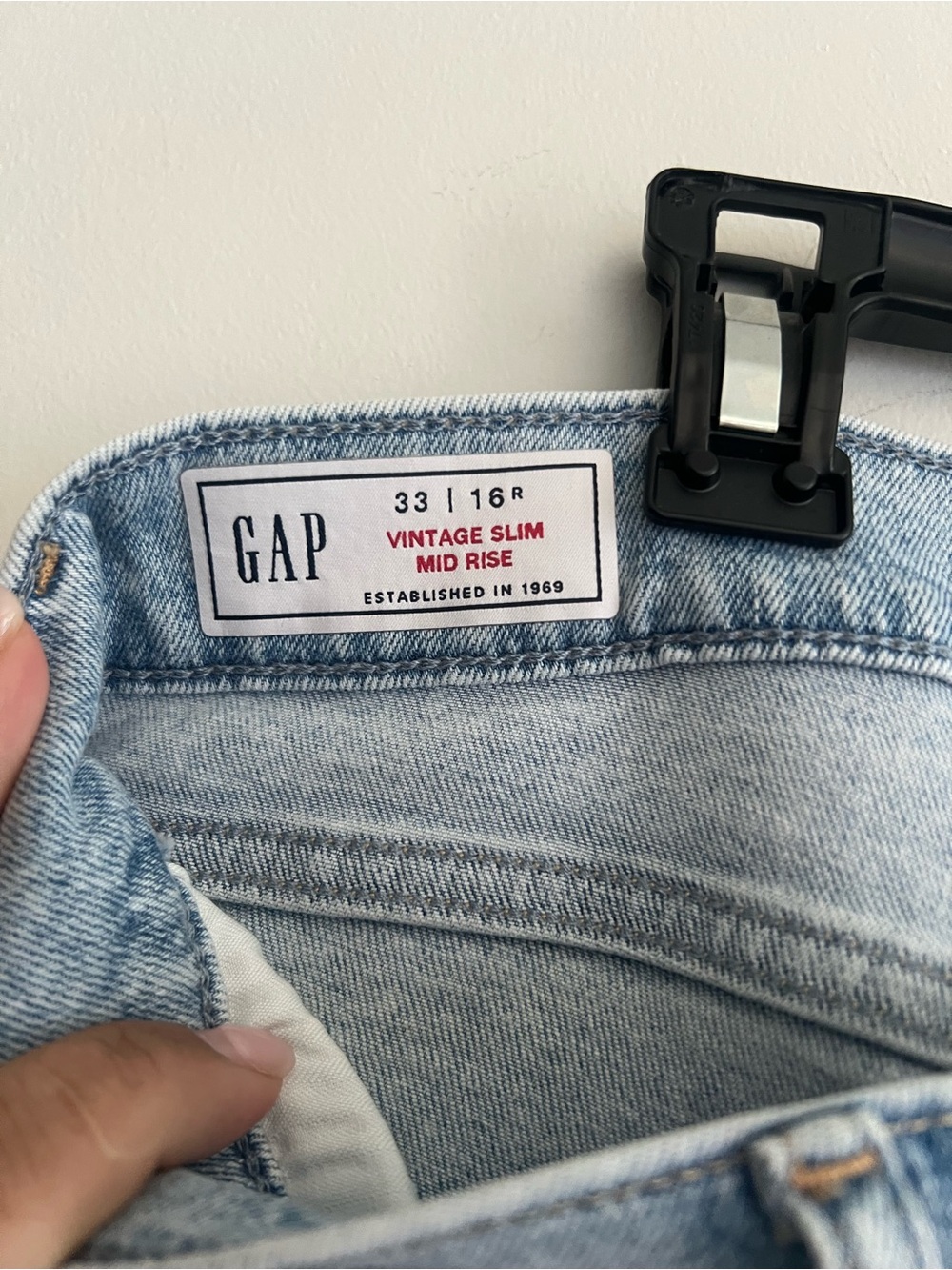 GAP Vintage Slim Mid Rise Distressed Light Wash Jeans Women’s Size 33/16R - Picture 2 of 5